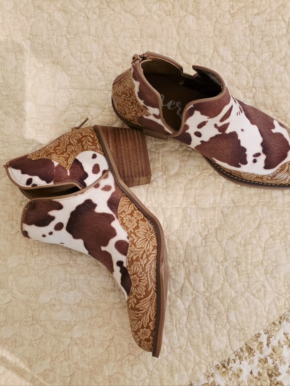 Very G Brown and White Cowhide Western Cutout Ankle Boots - Picture 4 of 5